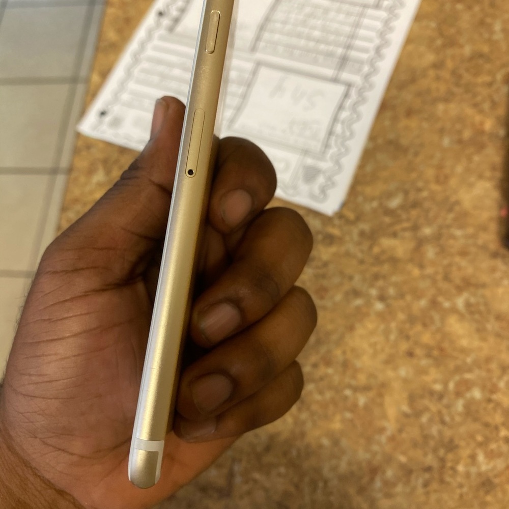 iPhone 7 - Picture 4 of 8